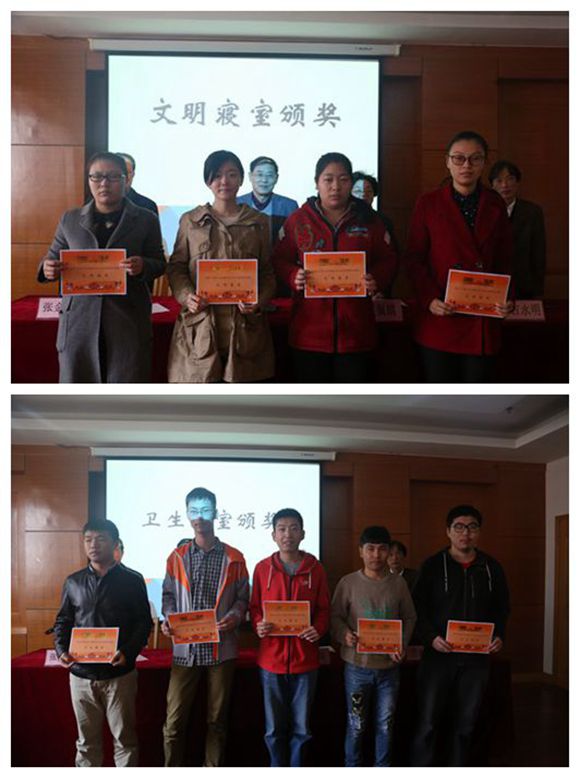 学生代表领奖.JPG