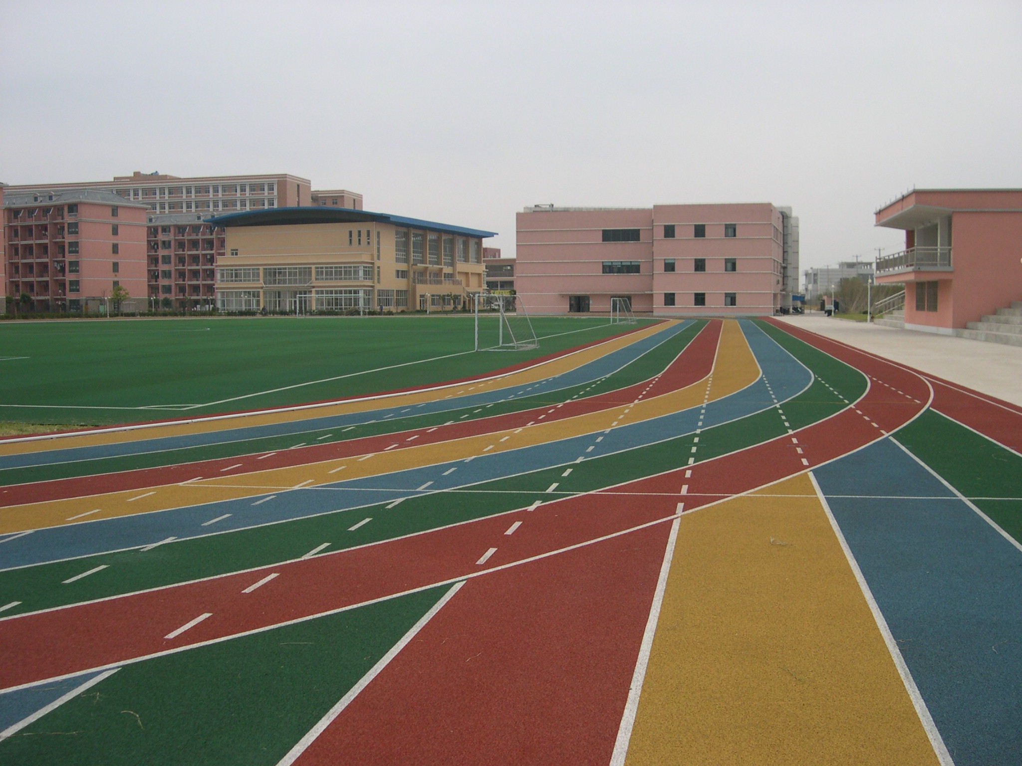 彩色跑道.jpg