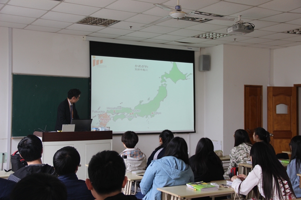 沟部学园渕上裕賢老师来我校交流访问4.jpg