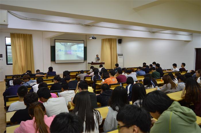 20150525在1-403 艺术学院观看公共科普宣传片，参与对象是14级全体学生， 主持人辅导员万黎黎.JPG