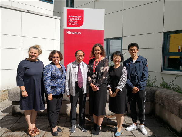 1.项校长等人访问英国南威尔士大学.jpg
