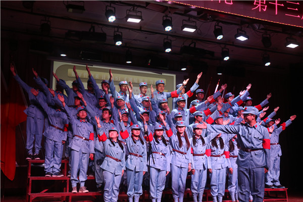 数字传媒系演唱团结就是力量 (2).jpg