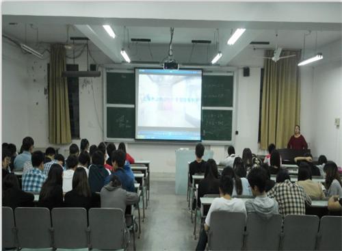 20140519在1-403 13级学生召开安全教育片 主持人 万黎黎.JPG