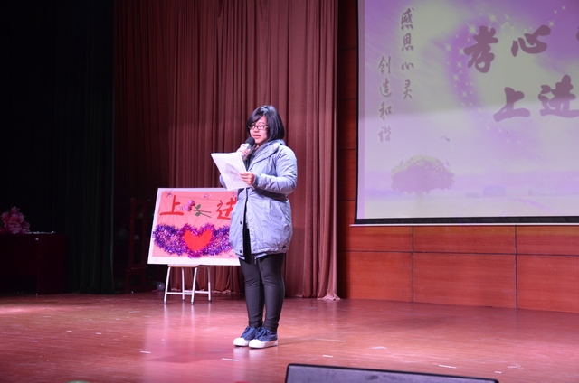 叶郁雯同学哭泣地读信.JPG